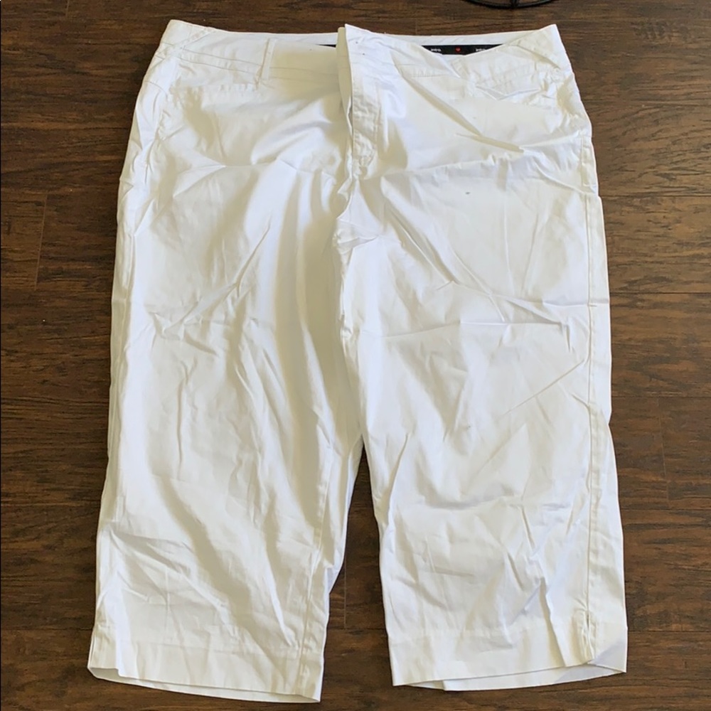 Women’s white Capri 24w stretch